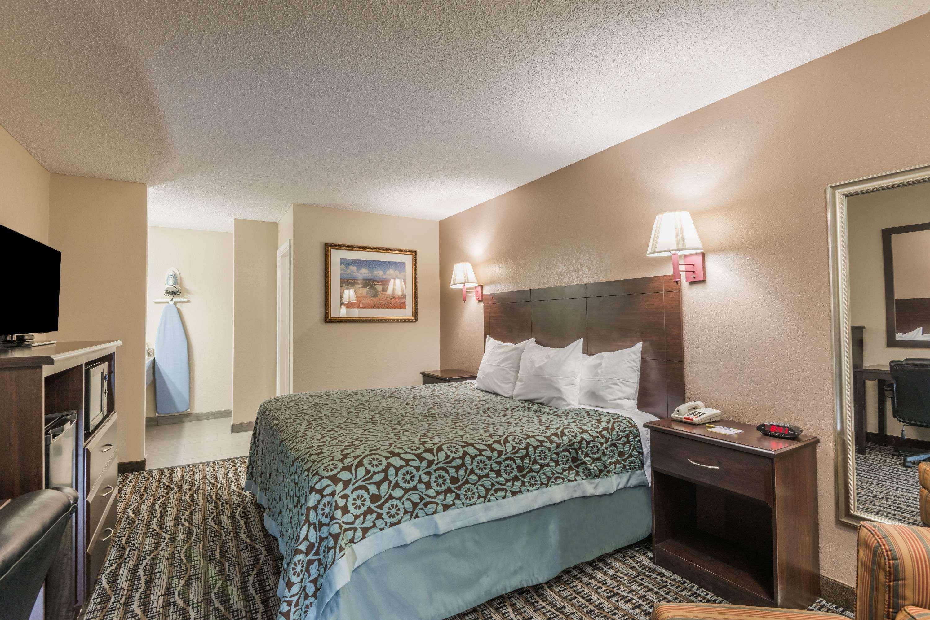 Days Inn By Wyndham San Marcos Exterior photo
