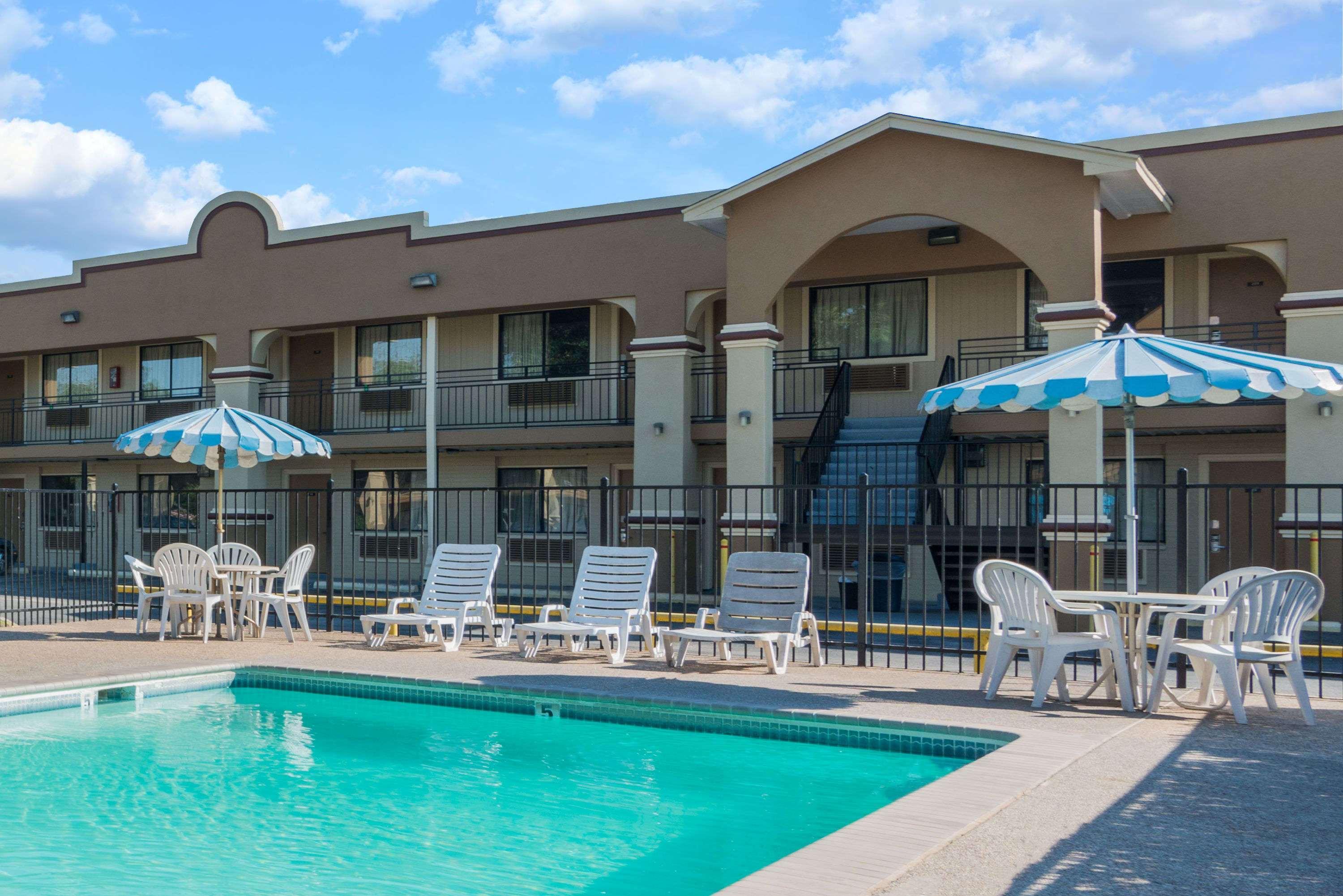 Days Inn By Wyndham San Marcos Exterior photo