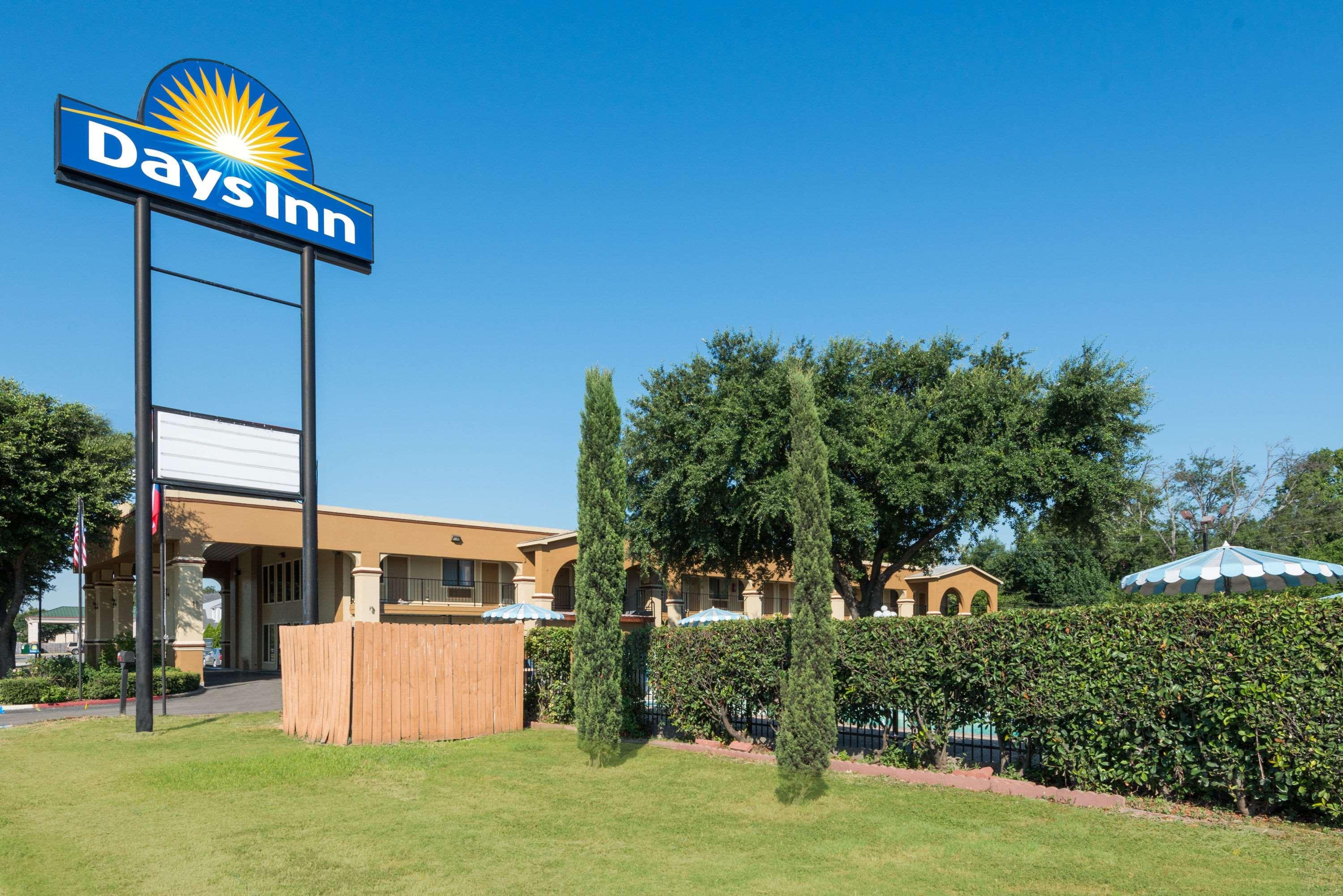 Days Inn By Wyndham San Marcos Exterior photo