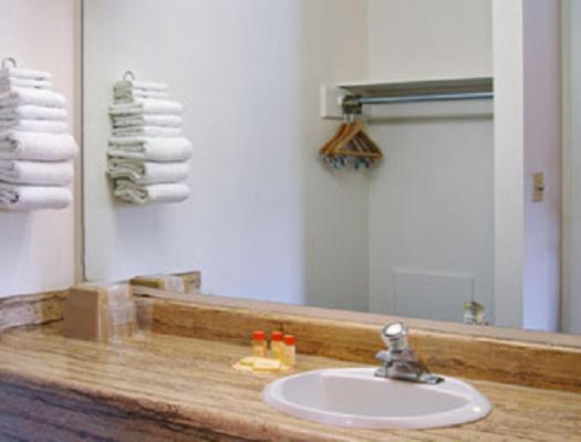 Days Inn By Wyndham San Marcos Room photo